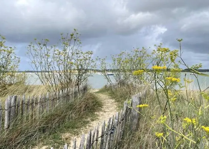 Maison En Bois Avec Vue Sur Etang De Sandun