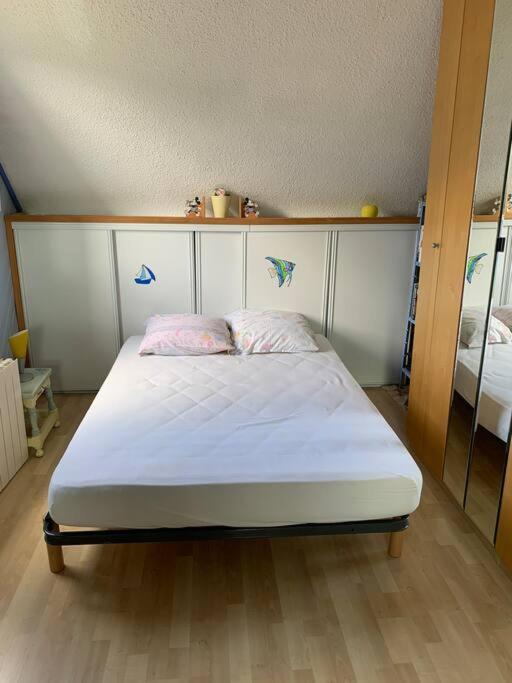 Holiday home Maison En Bois Avec Vue Sur Etang De Sandun *